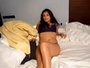 Dì Ấn Độ sexy cô ấy sẽ cởi quần áo cho bạn
