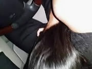 Tôi đang lái xe và bạn gái bú tôi